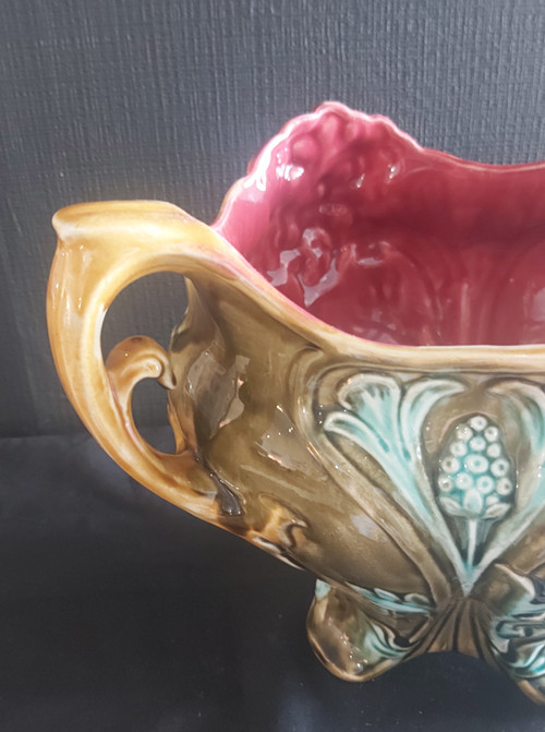Barbotine pot cover from the Onnaing faience factory
