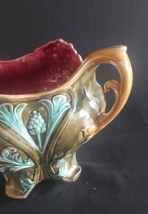 Barbotine pot cover from the Onnaing faience factory