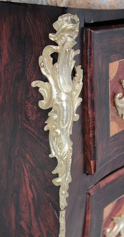 Commode époque Louis XV, estampillée ELLAUME XVIIIe