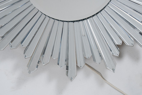 Baccarat. Spiegel "Étoile" aus Kristall, hintergrundbeleuchtet. 21. Jahrhundert.