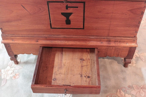 Cassapanca in mogano del Ghana XIX secolo