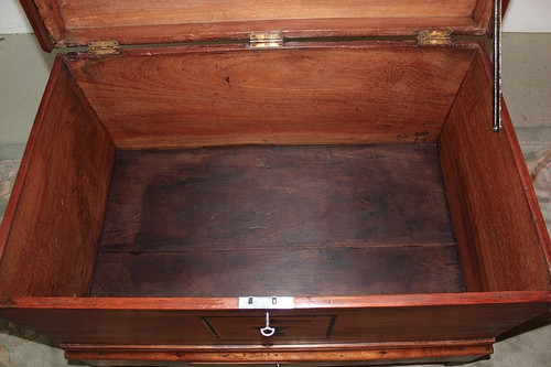 Cassapanca in mogano del Ghana XIX secolo