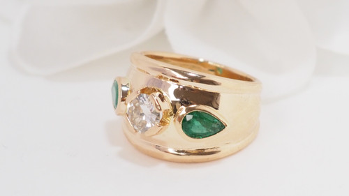 Anello Jonc in oro giallo, smeraldi e diamanti