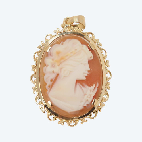 Pendentif ancien en or jaune et camée 