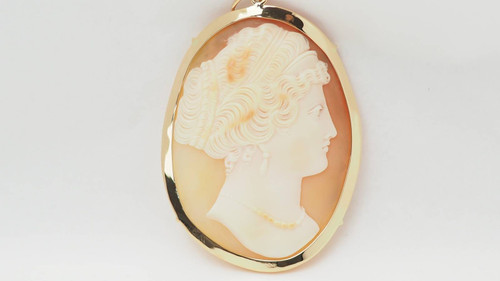 Pendentif camée en or jaune 