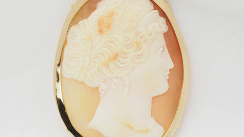 Pendentif camée en or jaune 