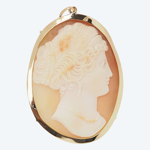 Pendentif camée en or jaune 
