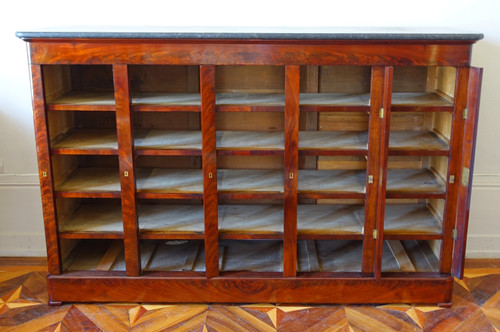 Bedeutende Mahagoni-Pappschachtel aus der Restaurationszeit – 192 cm