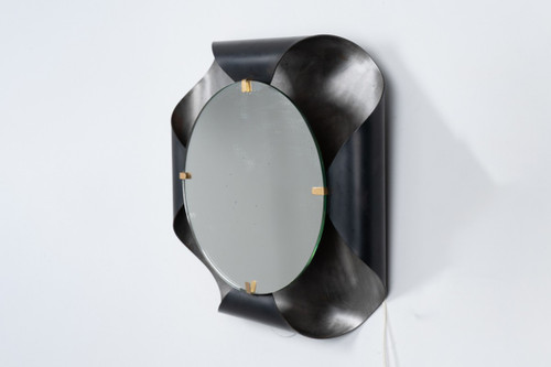 Specchio in metallo curvato e ottone dorato. Anni '70.
