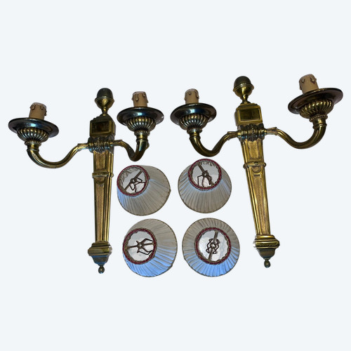 CHARLES-Haus. Paar Pilaster-Wandleuchten aus vergoldeter Bronze, SIGNIERT