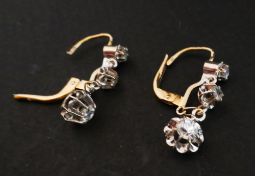 Boucles d'Oreilles Dormeuses Diamants Taille Ancienne Et Diamants Taille Rose.