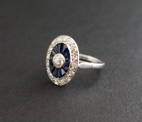 Bague Art Déco Diamants Et Saphirs Calibrés, Platine.