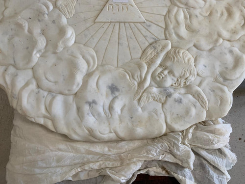 Flachrelief aus Marmor