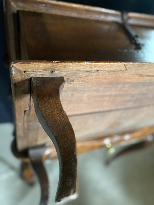 Piccola cassapanca in rovere del XVIII secolo su gambe curve