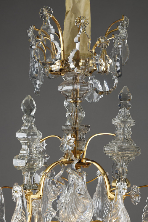Lampadario a gabbia a sei luci, in bronzo dorato, decorato con nappe e pugnali in cristallo molato