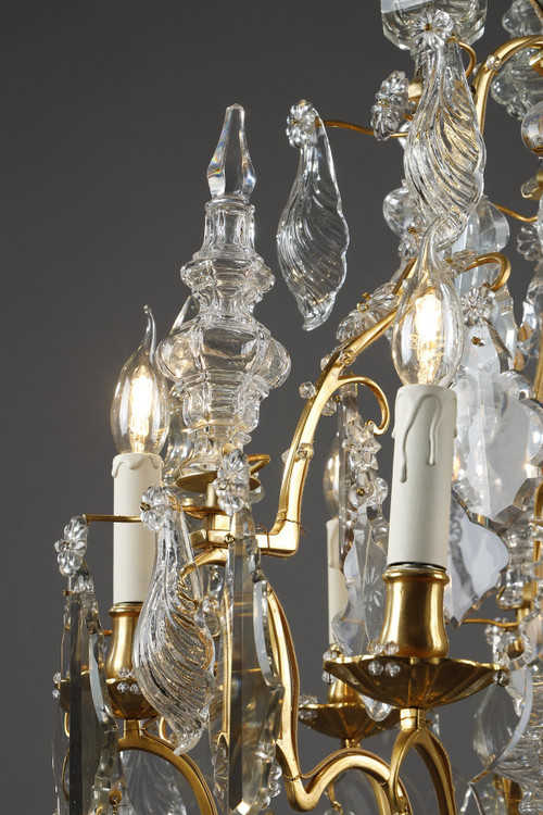 Lampadario a gabbia a sei luci, in bronzo dorato, decorato con nappe e pugnali in cristallo molato