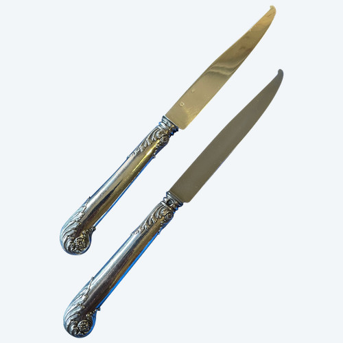 24 dessert knives.