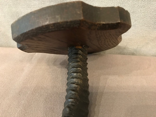 Paire de cornes de gazelle sur support en bois vers 1900