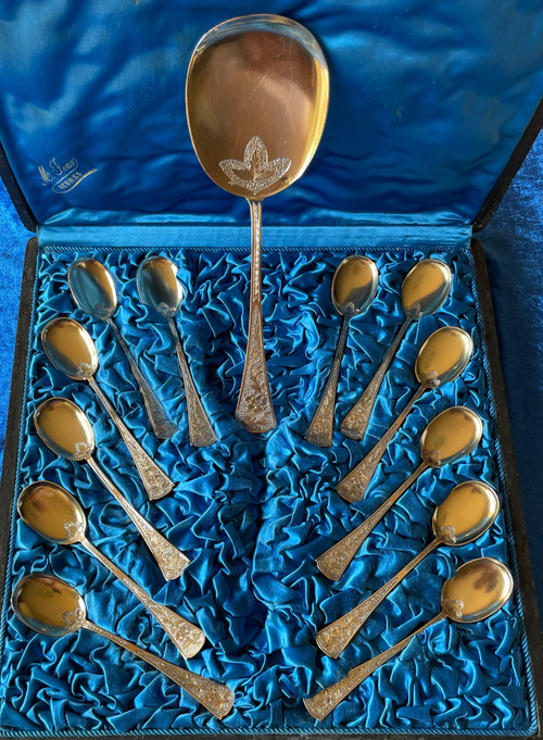 13-piece ice-cream set.