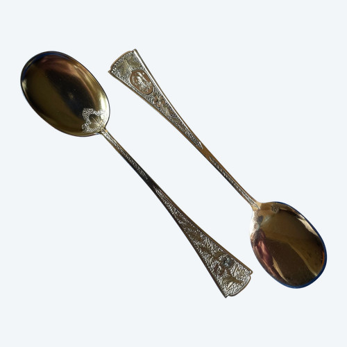 13-piece ice-cream set.