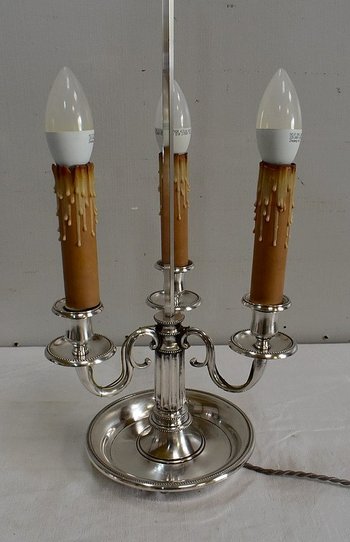  Importante Lampada Porta Acqua Calda in Metallo Argentato, gusto Luigi XVI - Fine XIX secolo