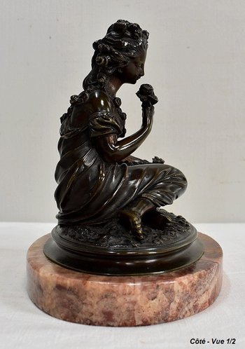  Bronze à Patine Brune d’une « Jeune Fille aux Fleurs » – Début XXe 