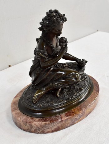  Bronze à Patine Brune d’une « Jeune Fille aux Fleurs » – Début XXe 