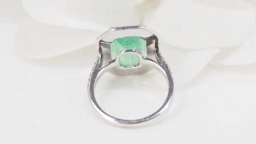 Anello a doppio cerchio in oro bianco, smeraldo colombiano certificato e diamanti