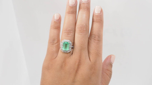 Anello a doppio cerchio in oro bianco, smeraldo colombiano certificato e diamanti