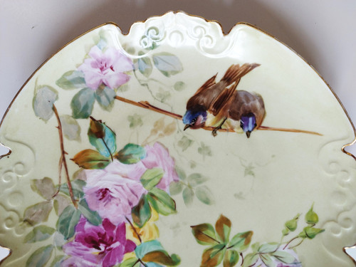 Limoges Plat En Porcelaine Peinte Les Roses Et Les Oiseaux