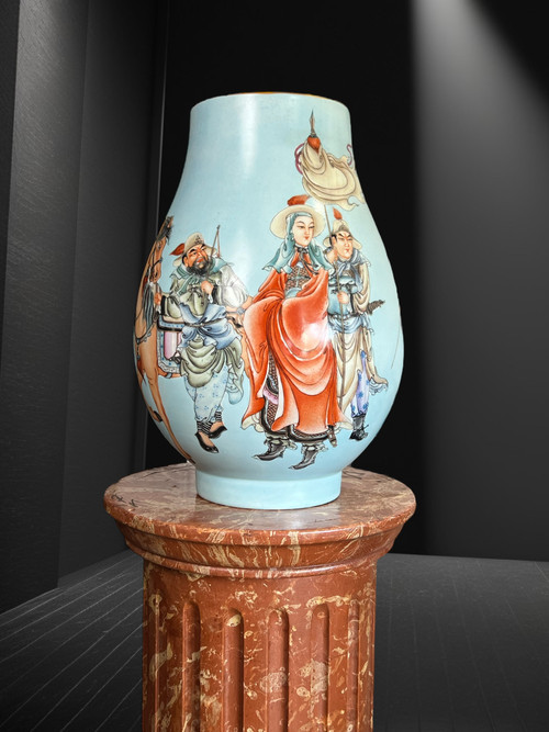 LARGE CHINA PORCELAIN BALUSTER VASE WITH POLYCHROME ENAMELED DECORATION, 39 CM