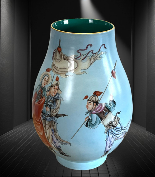 LARGE CHINA PORCELAIN BALUSTER VASE WITH POLYCHROME ENAMELED DECORATION, 39 CM
