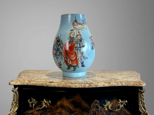 LARGE CHINA PORCELAIN BALUSTER VASE WITH POLYCHROME ENAMELED DECORATION, 39 CM