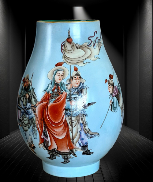 LARGE CHINA PORCELAIN BALUSTER VASE WITH POLYCHROME ENAMELED DECORATION, 39 CM