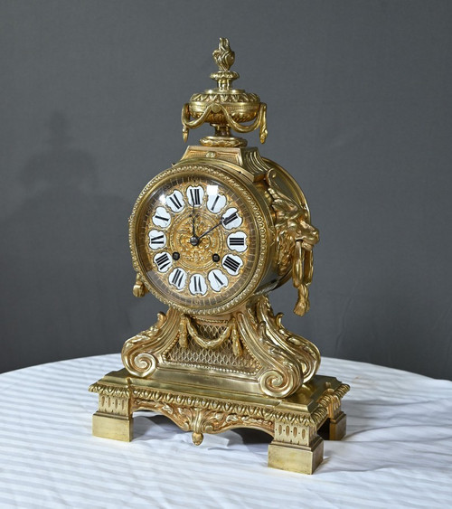Bronze clock, signed G.Philippe Palais Royal - 1870