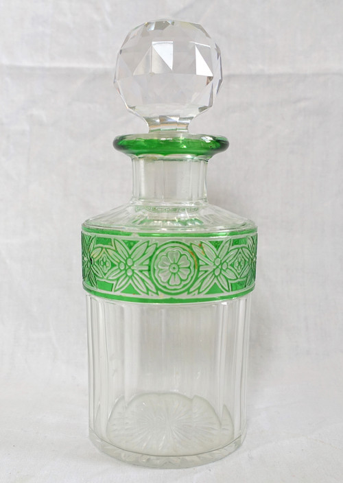 Perfume bottle in Baccarat green overlay crystal, Empire model - 15,2cm