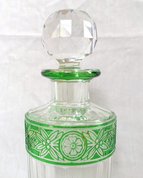 Perfume bottle in Baccarat green overlay crystal, Empire model - 15,2cm