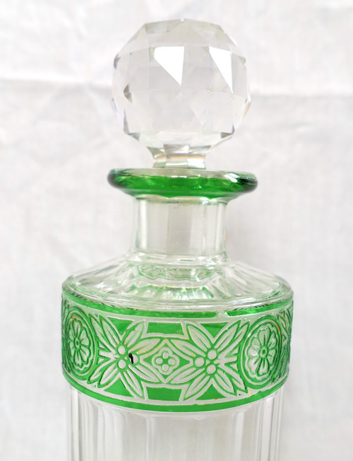 Perfume bottle in Baccarat green overlay crystal, Empire model - 15,2cm