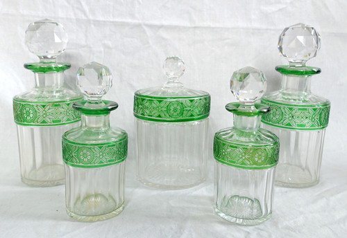 Perfume bottle in Baccarat green overlay crystal, Empire model - 15,2cm