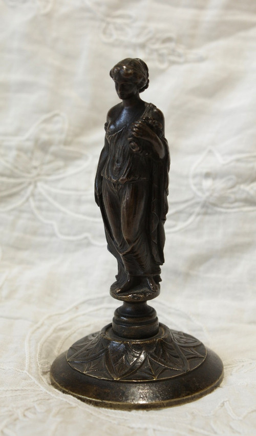 Scultura in bronzo di donna in stile antico, fine XIX secolo