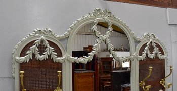 Bedeutende cremefarbene Wandgarderobe, mit Spiegel und Cannage, Louis XVI-Geschmack - 1900