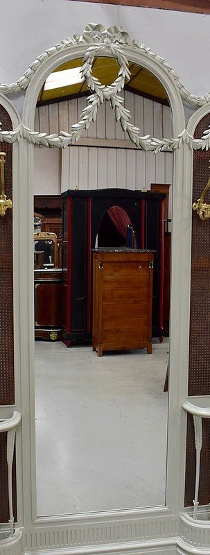 Bedeutende cremefarbene Wandgarderobe, mit Spiegel und Cannage, Louis XVI-Geschmack - 1900