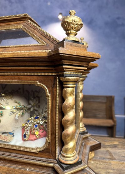 Remarkable Chasse De La Compagnie Sainte Ursule - 19th century