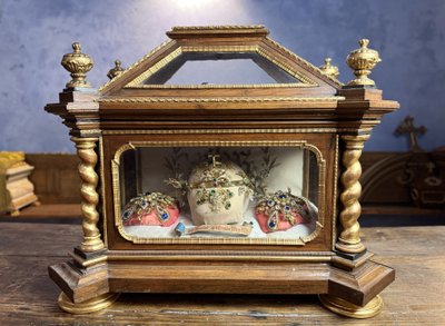 Remarkable Chasse De La Compagnie Sainte Ursule - 19th century