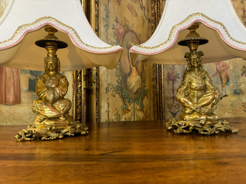 PAIRE DE LAMPES A POSER STYLES LOUIS XV