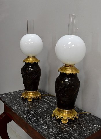 Paire de Lampes Asiatiques à Patine Brune - 1900
