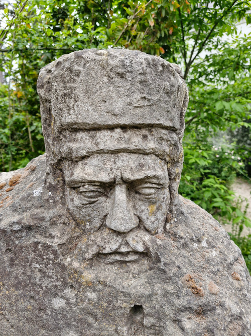 Männliche Büste aus Stein