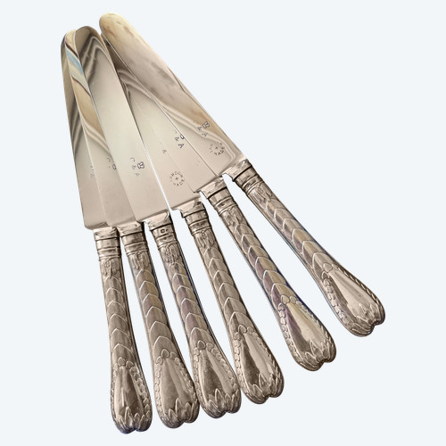 6 dessert knives.
