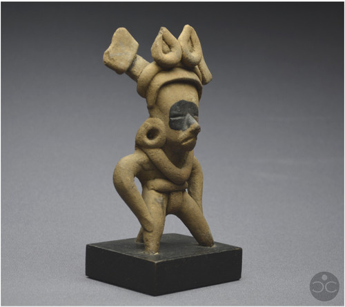 Messico, 450 - 750 d.C., Cultura di Veracruz, Fischietto rituale con figura di guerriero, Ceramica