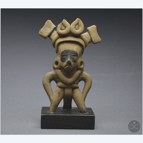 Messico, 450 - 750 d.C., Cultura di Veracruz, Fischietto rituale con figura di guerriero, Ceramica